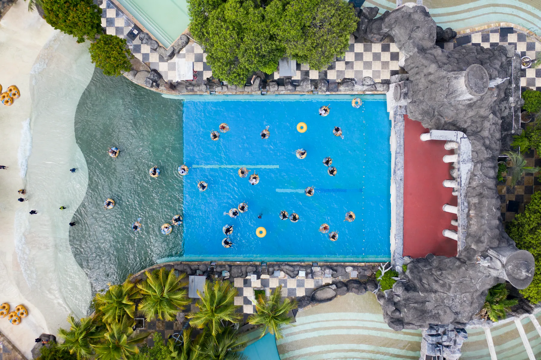 Pemandangan kolam Atlantis dari udara