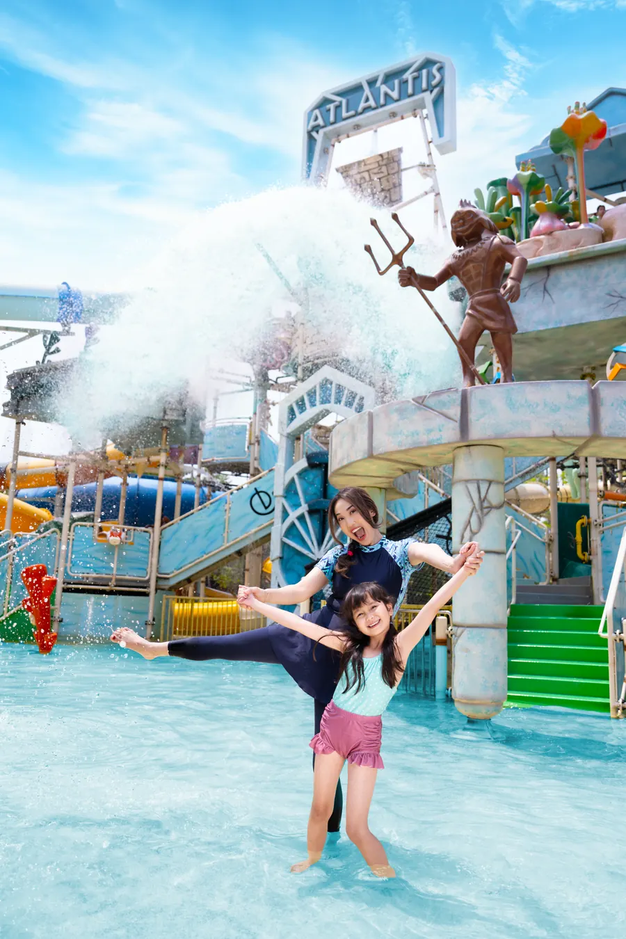 Keluarga bermain air di Atlantis